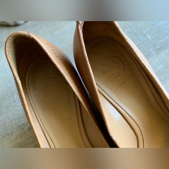 Tory Burch Women’s Selma Open Toe Wedge sandal shoe sz 9.5 beige 2.5” logo - Picture 5 of 15